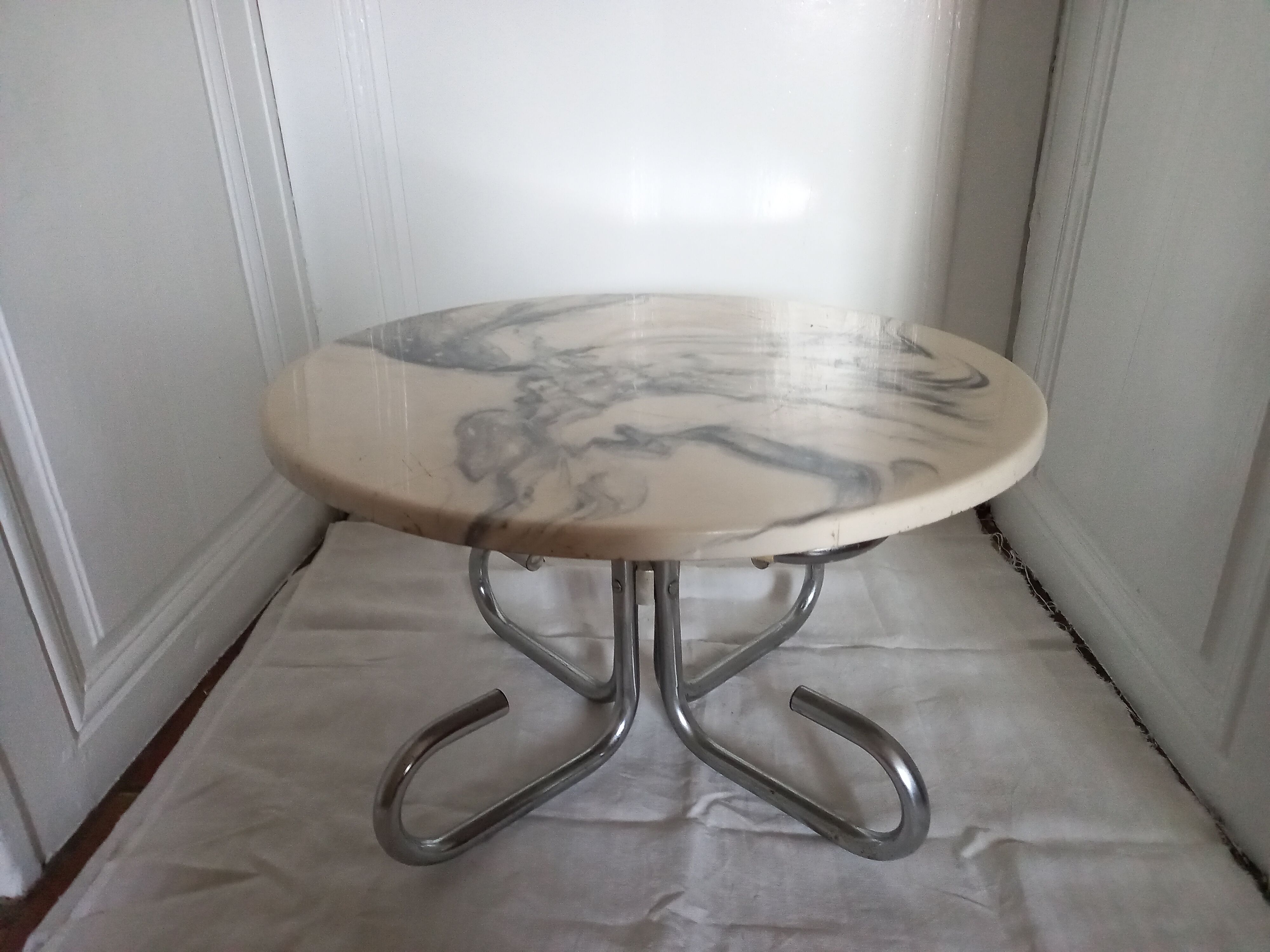White marble coffee table from the 70s