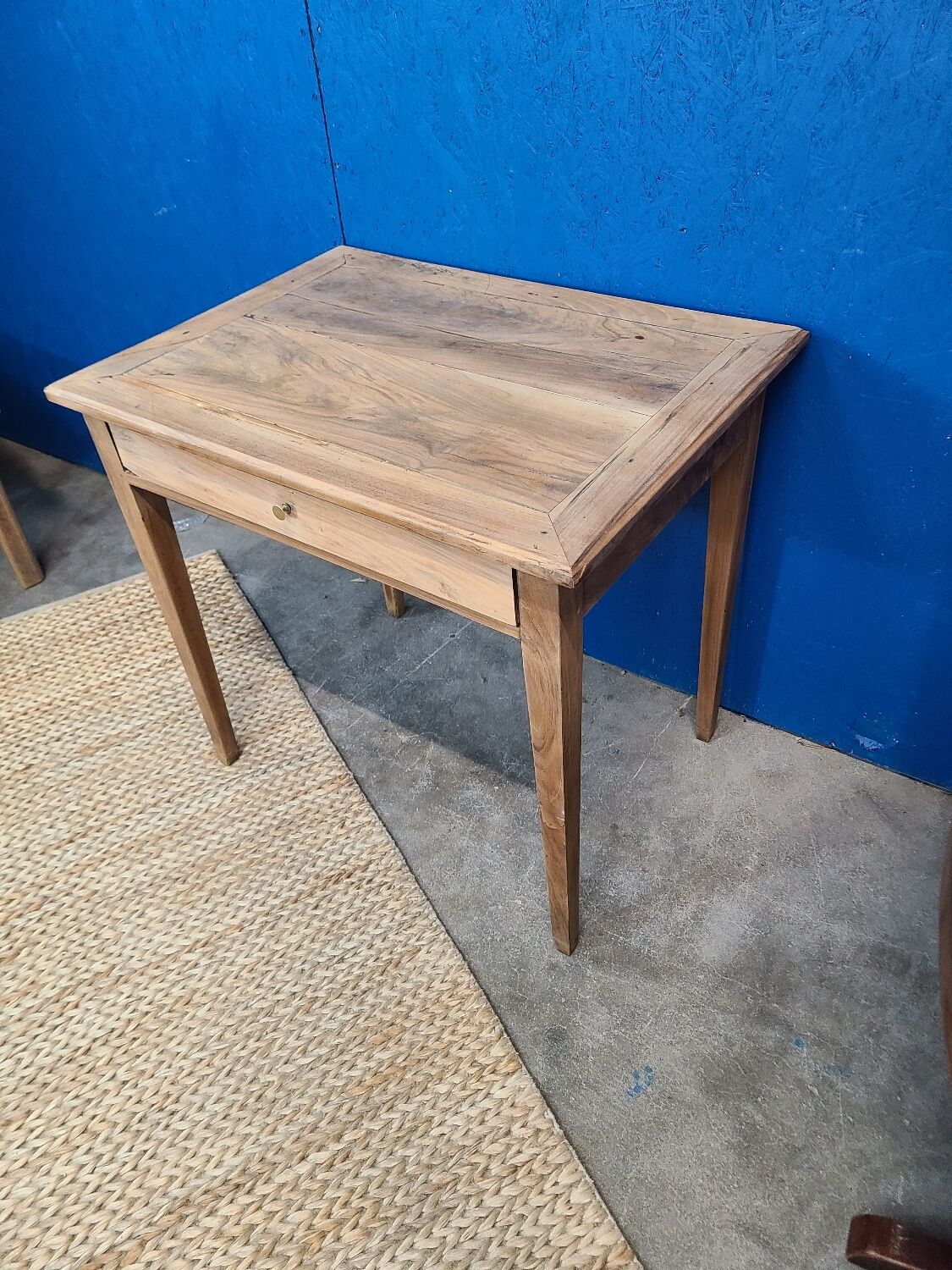 Side truss table