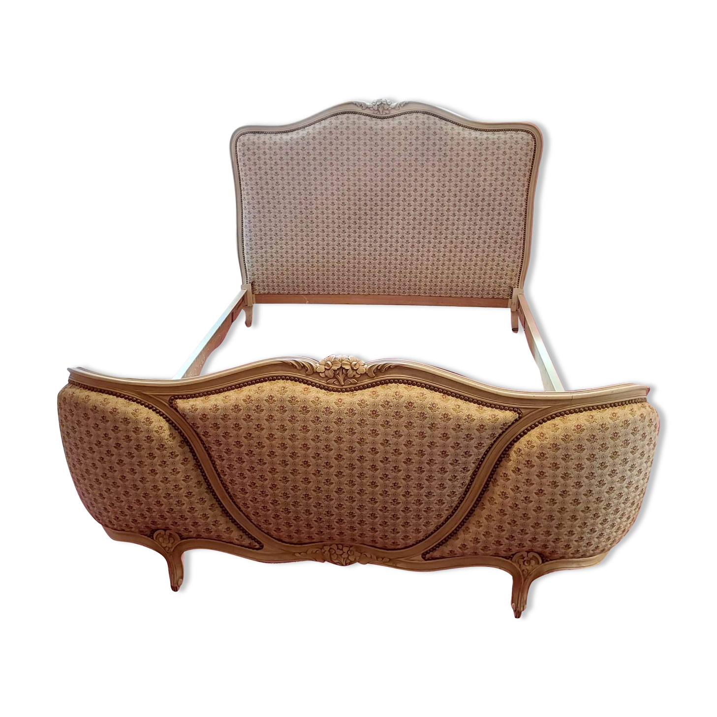 Lit Louis XV demi corbeille création par Maître tapissier
