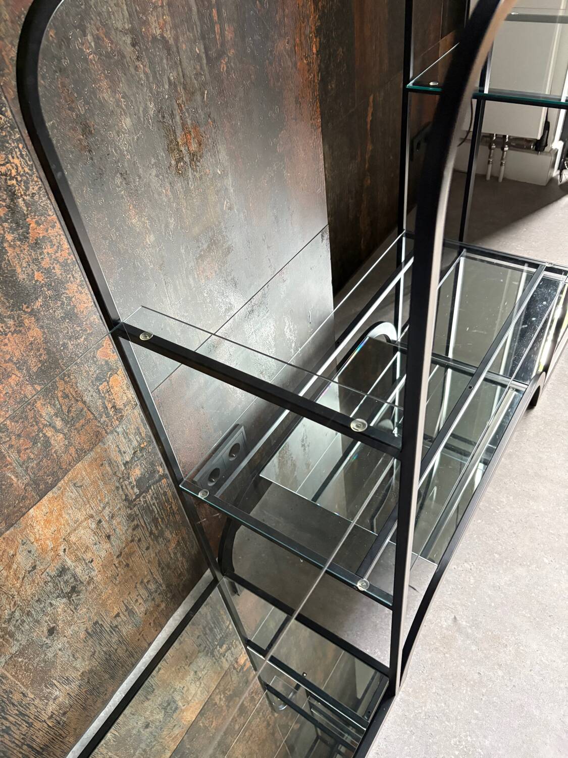 Séparateur de pièce/vitrine au design vintage