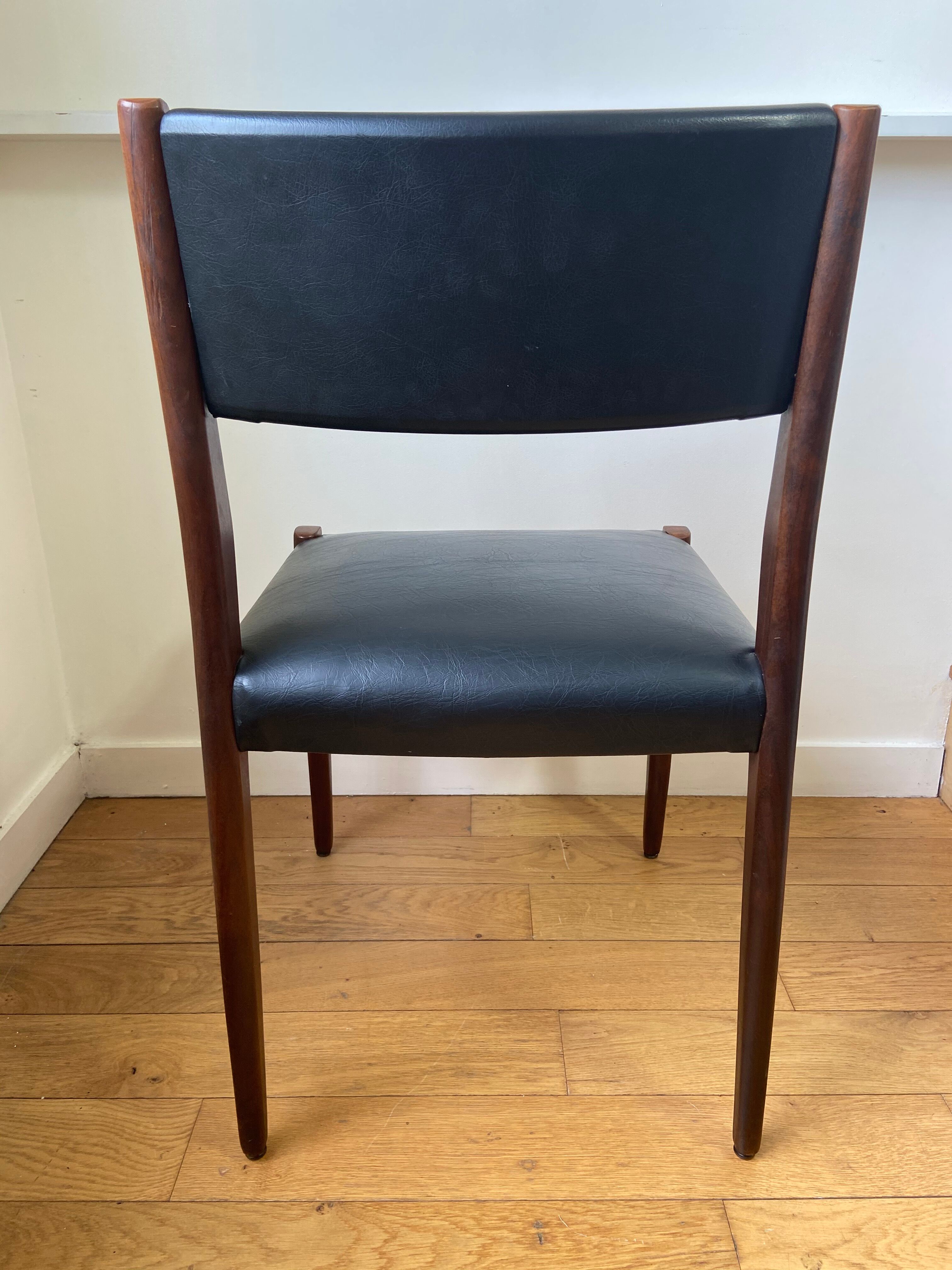 Scandinavian chair made of wood and skai