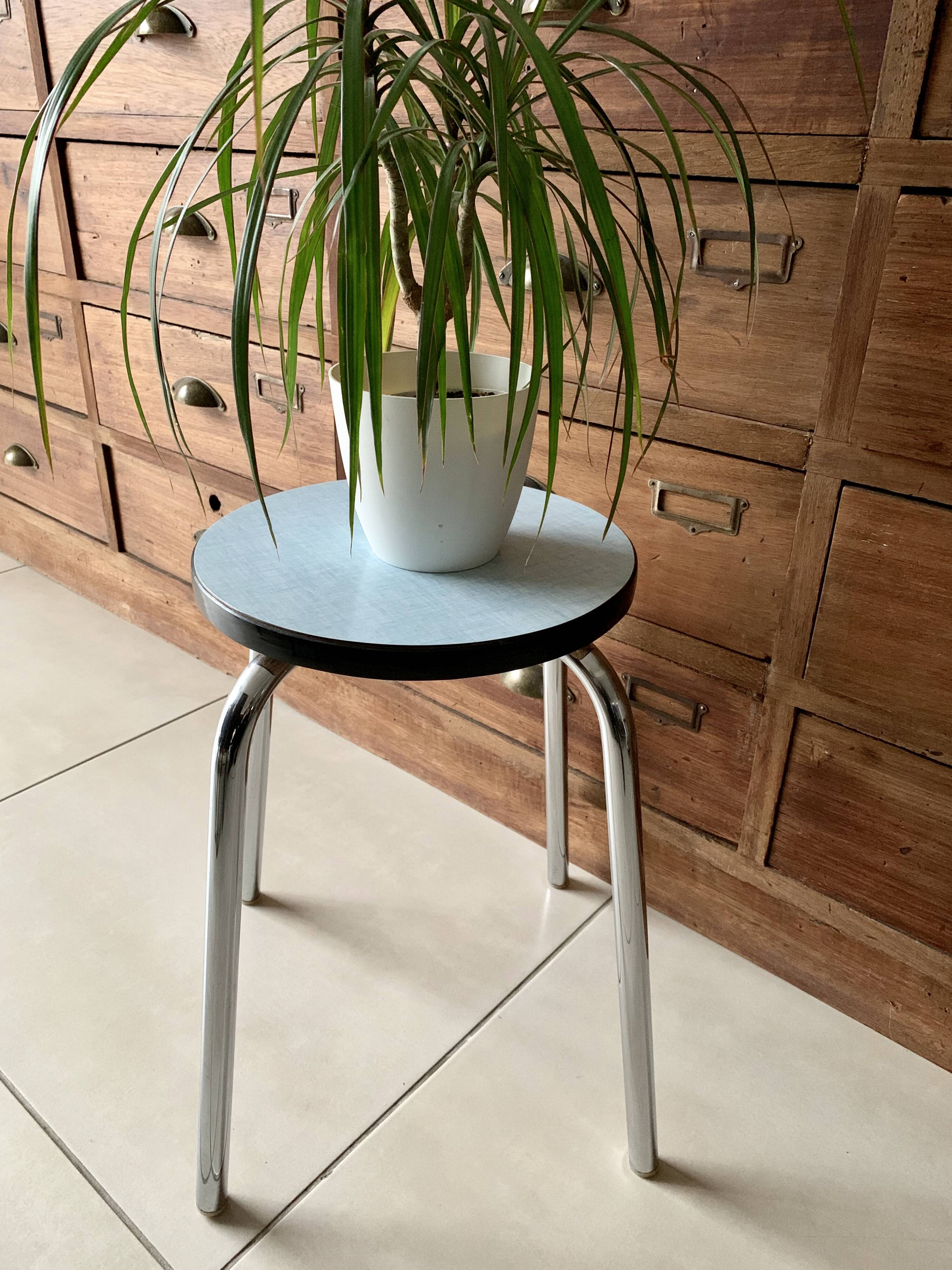 Stool blue round formica