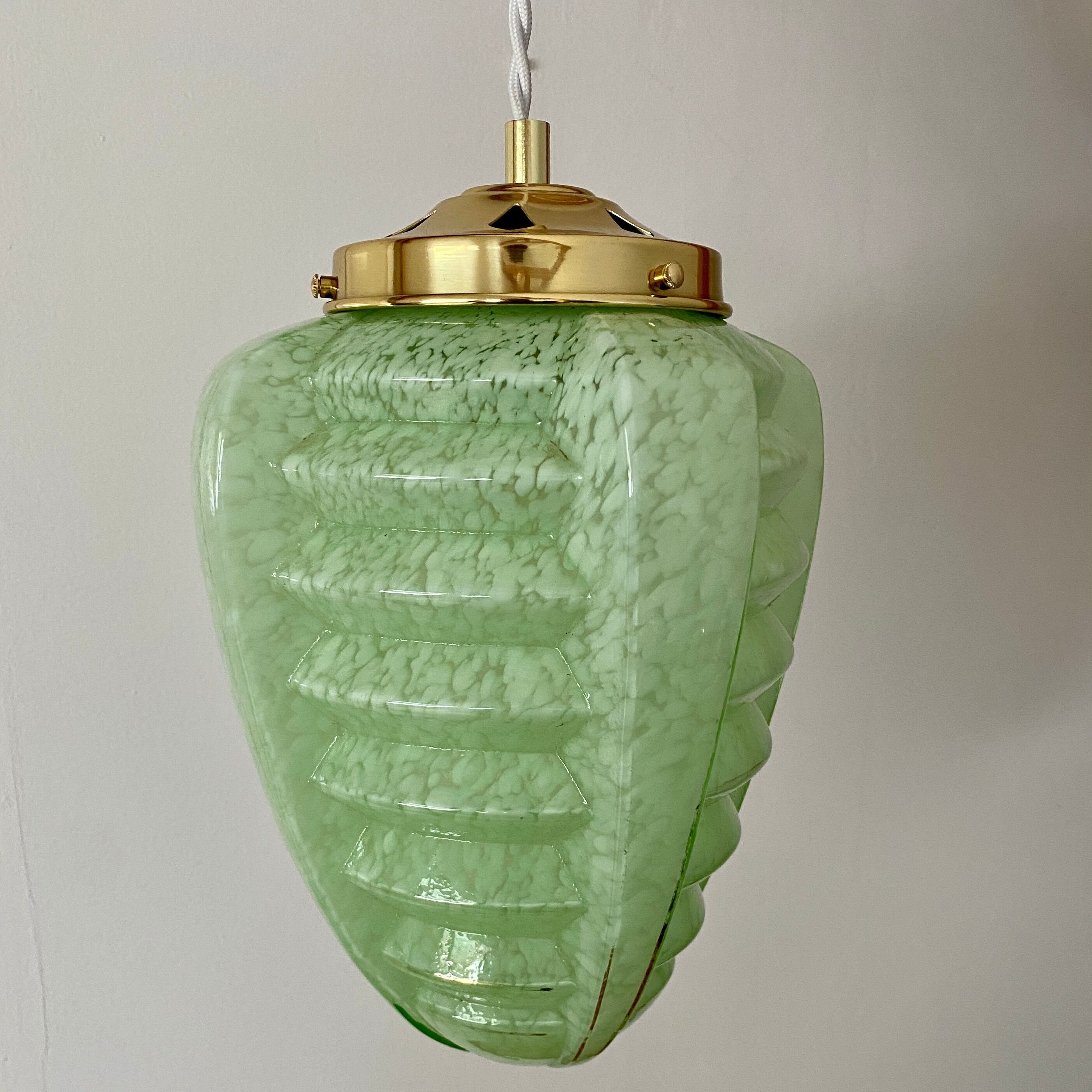 Suspension globe vintag in green clichy glass