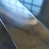 Table basse chrome et verre, design années 70