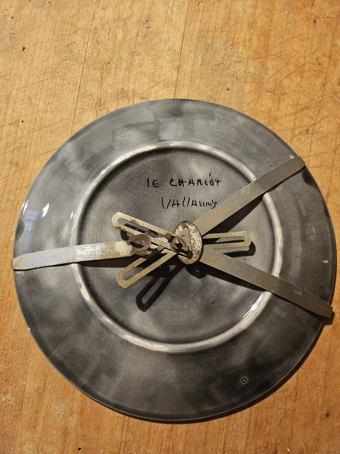 Assiette Vallauris Le chariot