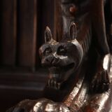 Rare grande armoire néogothique en chêne sculpté à la main du début du XIXe siècle