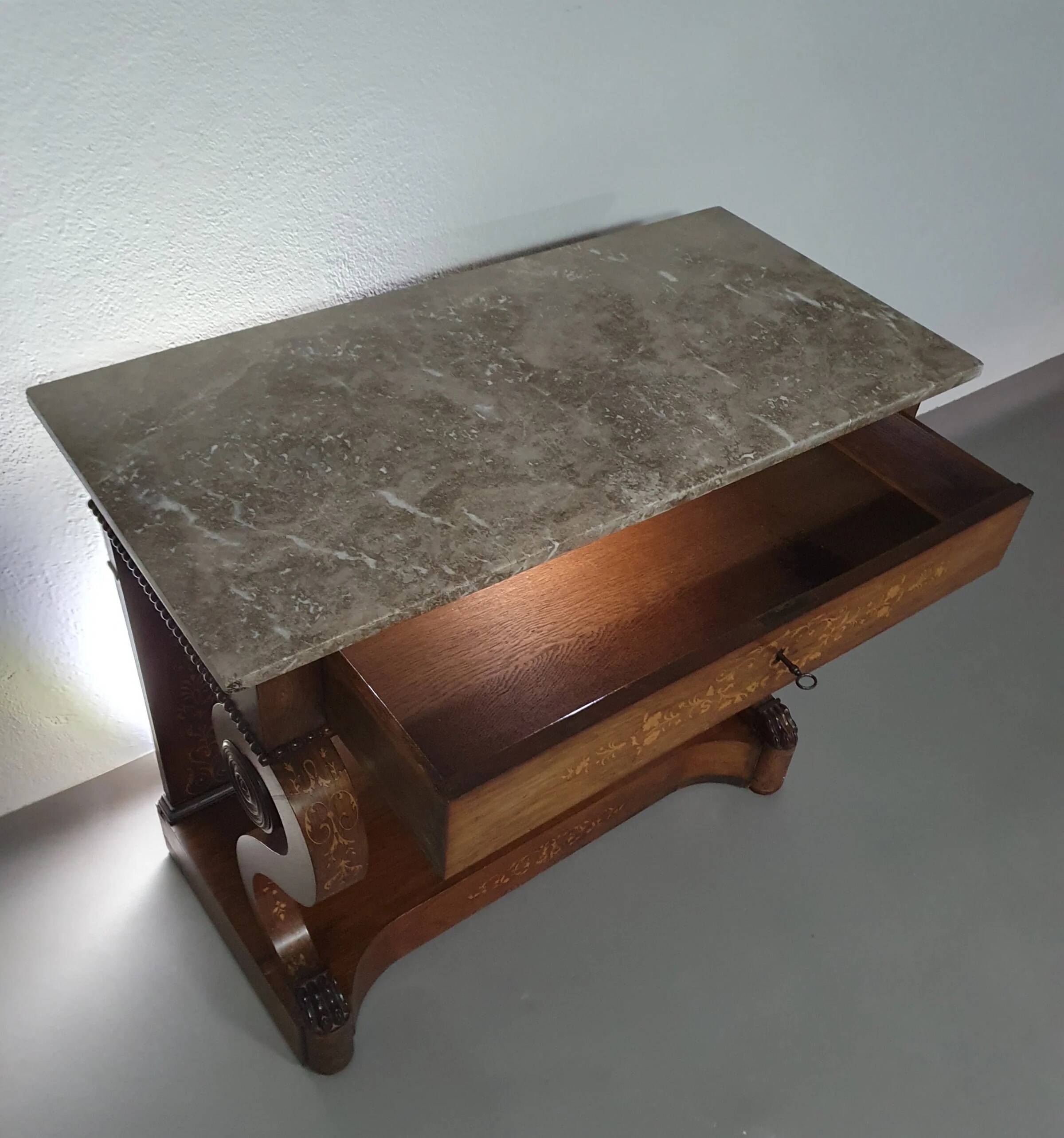 Trumeau français / table d'appoint des années 1830 / bois marqueté / miroir