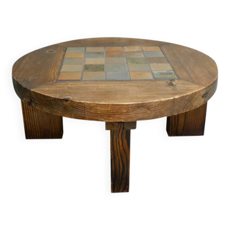 Brutalist coffee table in solid wood and stoneware tiles, circa 1960.