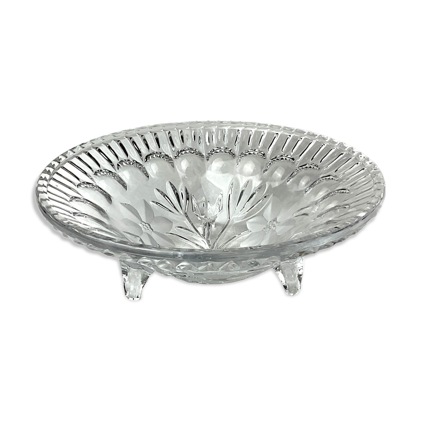 Empty glass pocket on three legs