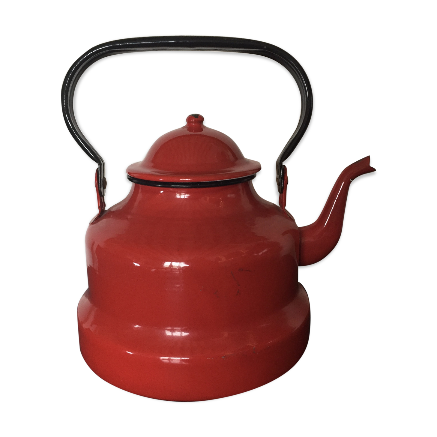 Red enamelled kettle