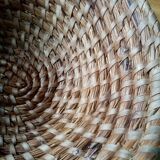 Round basket flared in straw