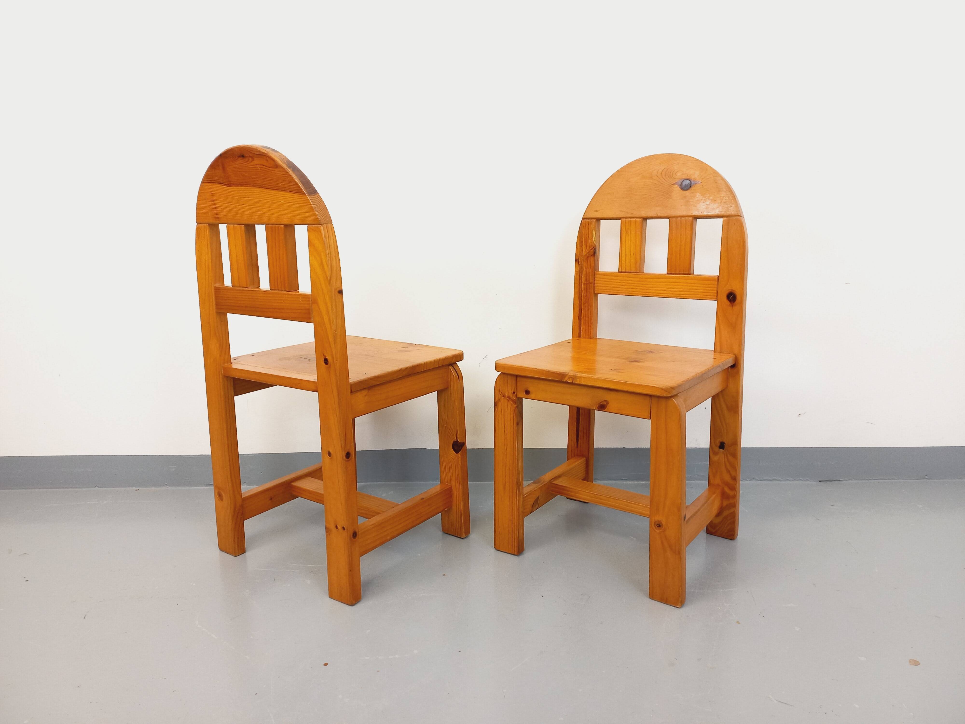 Paire de chaises vintage en pin des années 70 80