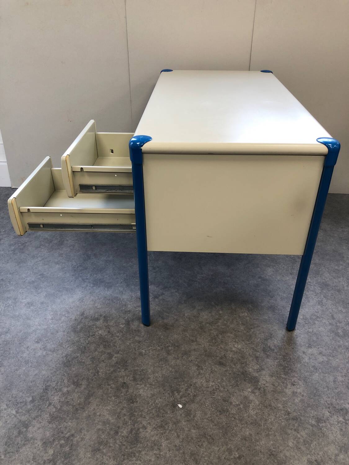 Sansen industrial desk