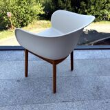 Scandinavian chair “Elefy style”, white shell & wooden legs – like new