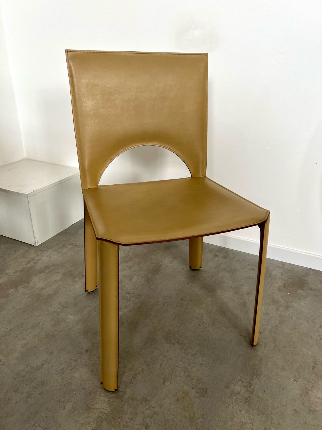 Lot 4 chairs all leather cream design 70s/80s Italy vintage