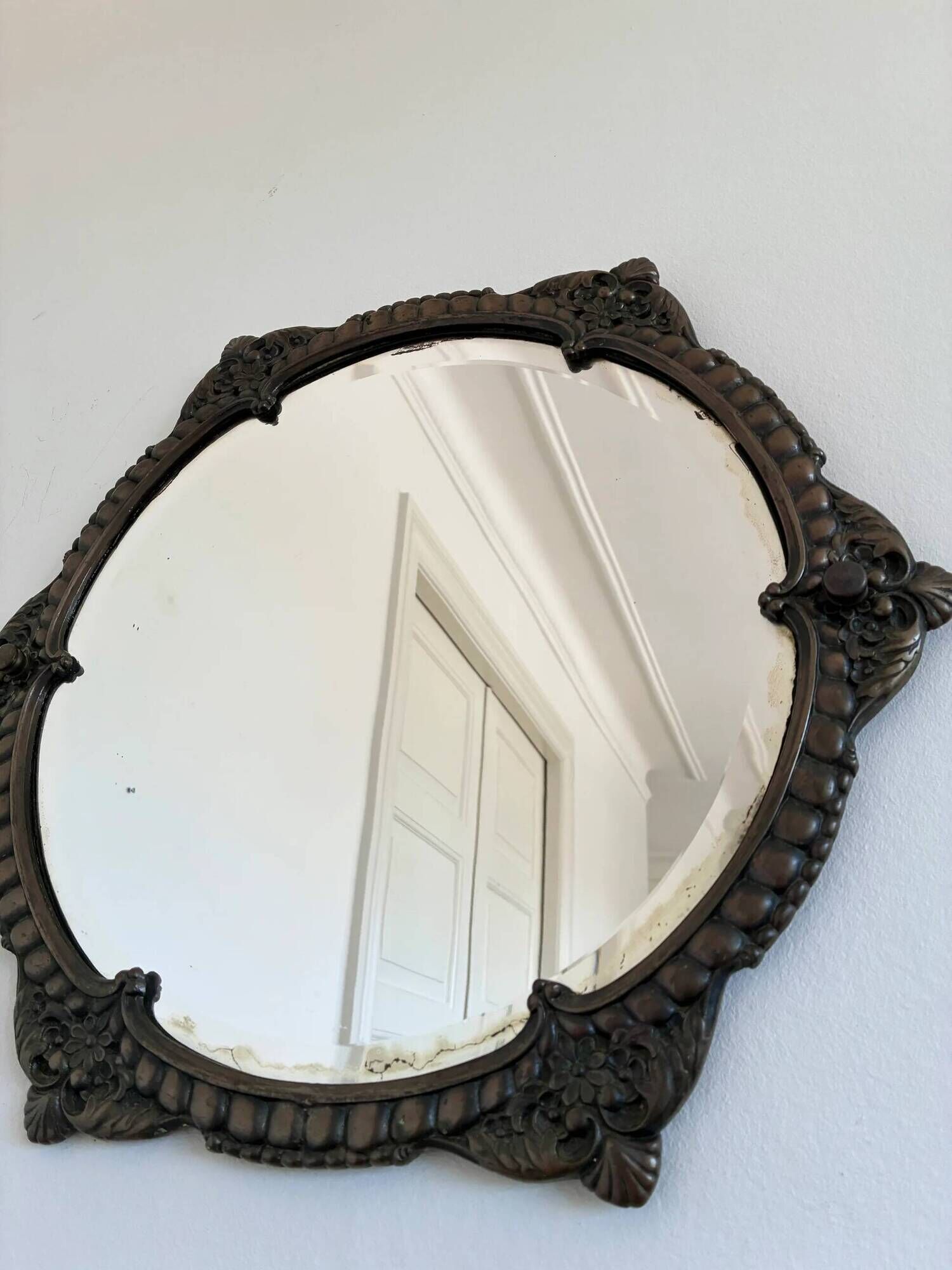 Vintage Italian Baroque Revival round wall mirror