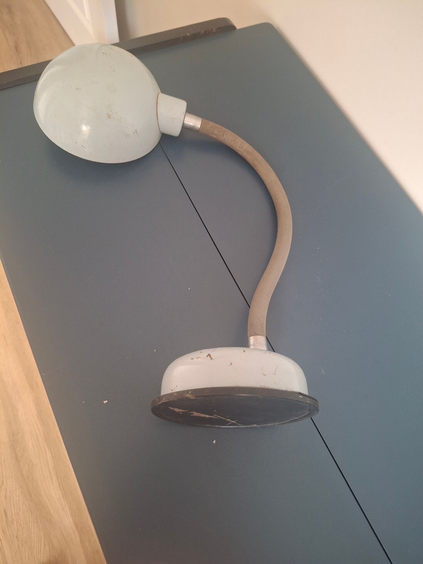 Desk lamp