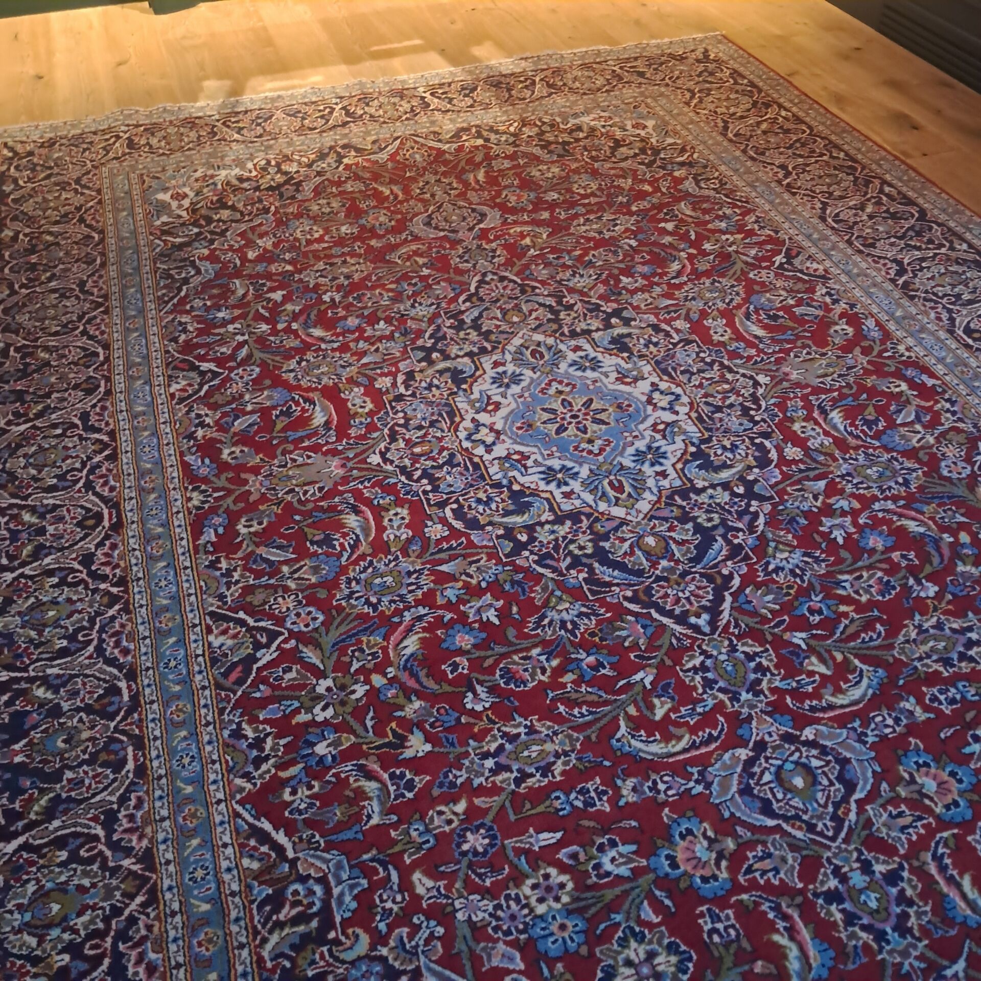 Hand-knotted Persian rug – 3.64 x 2.54 m (Excellent condition)