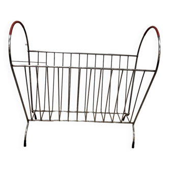 Metal magazine rack
