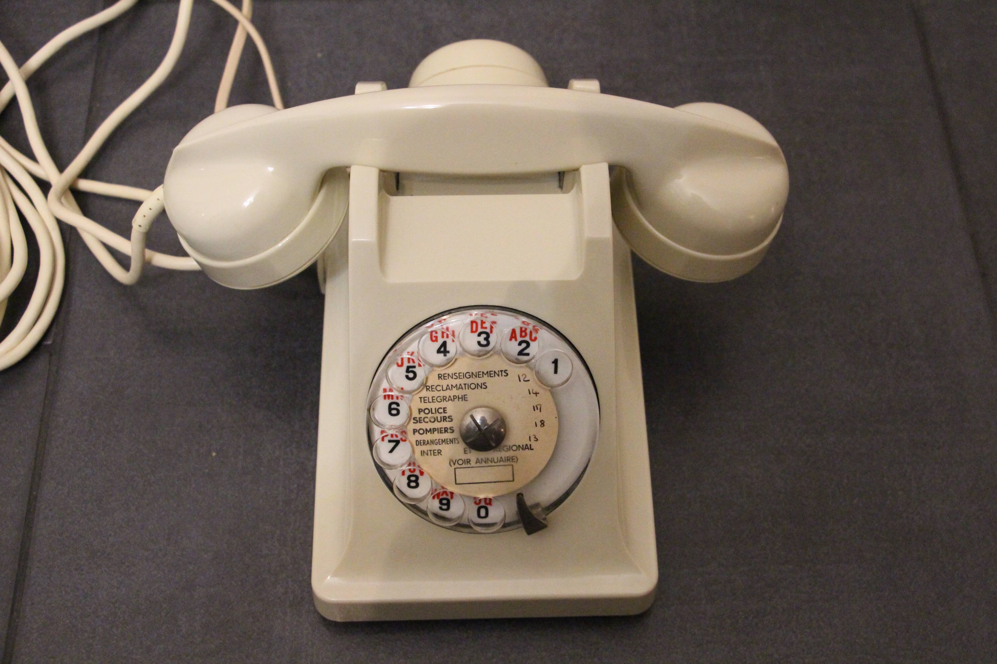 Ericsson U43 phone in bakelite ivory 60's