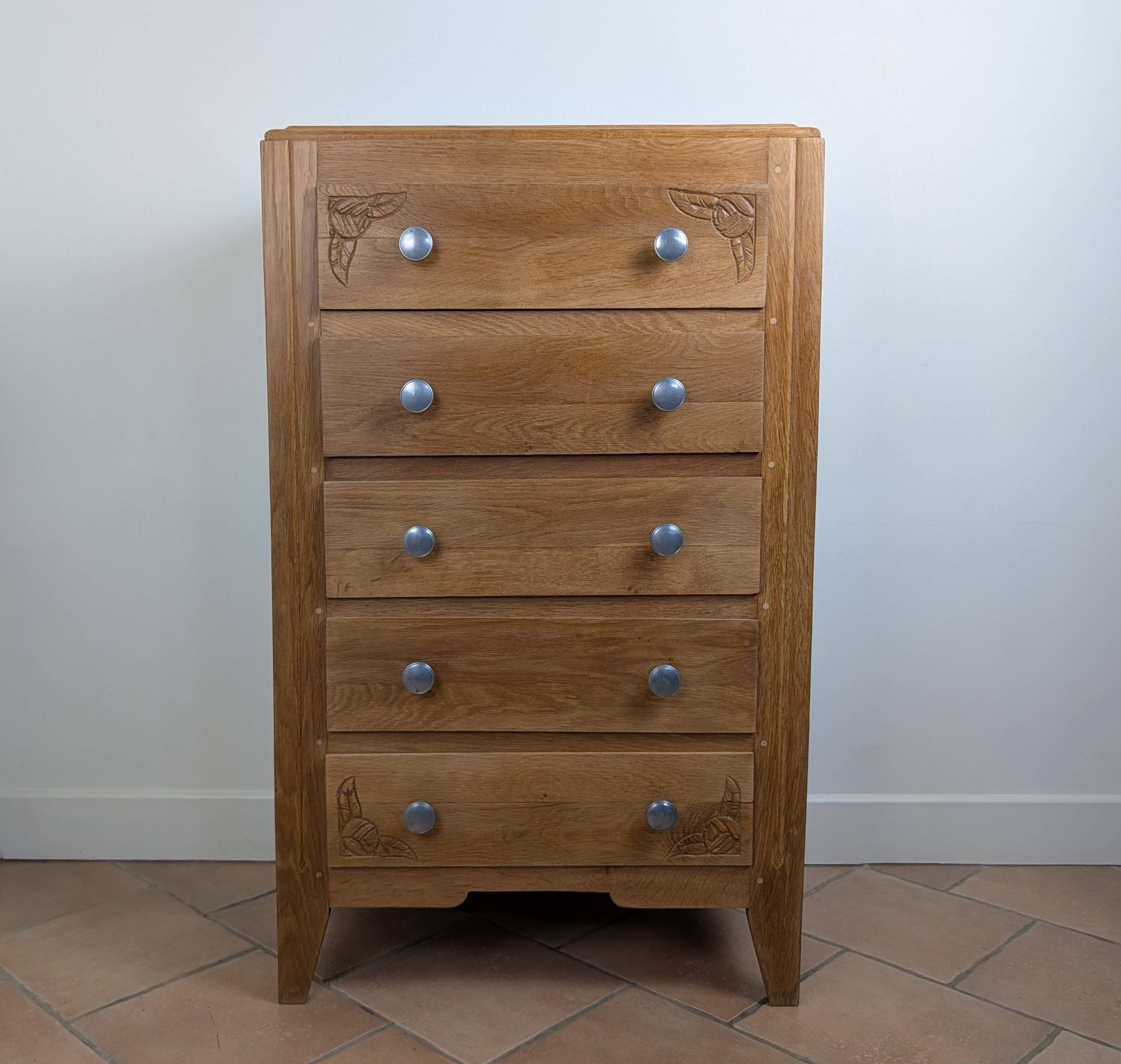 Chest of drawers