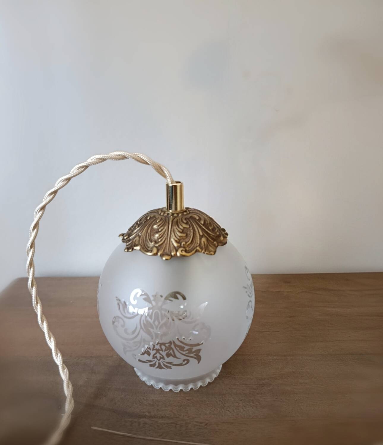 lampe baladeuse loupiote globe dépoli rétro chic