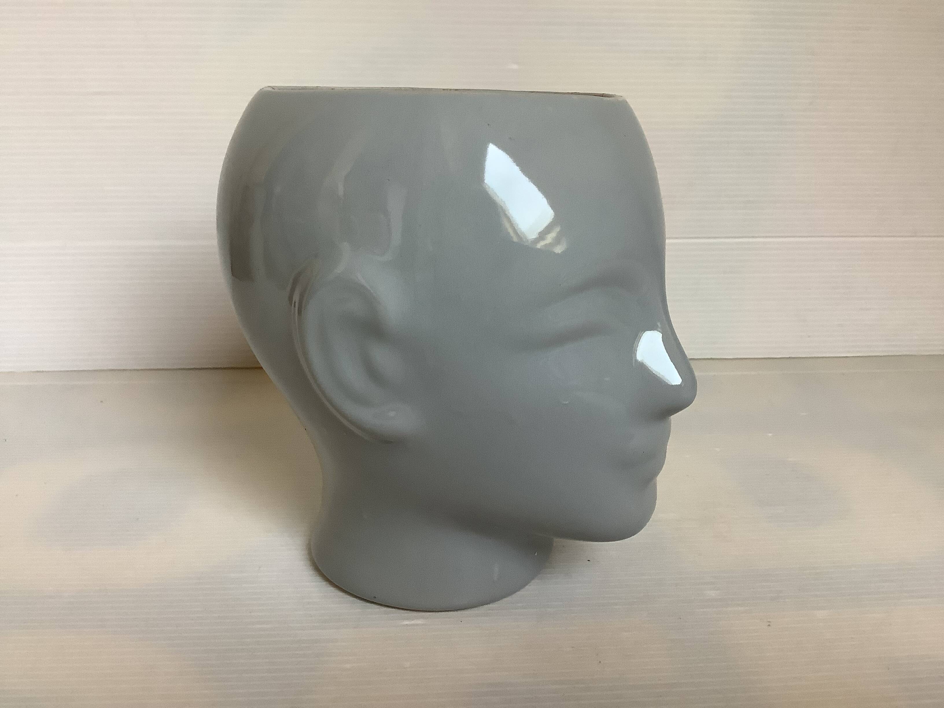 Grey head pot cover
