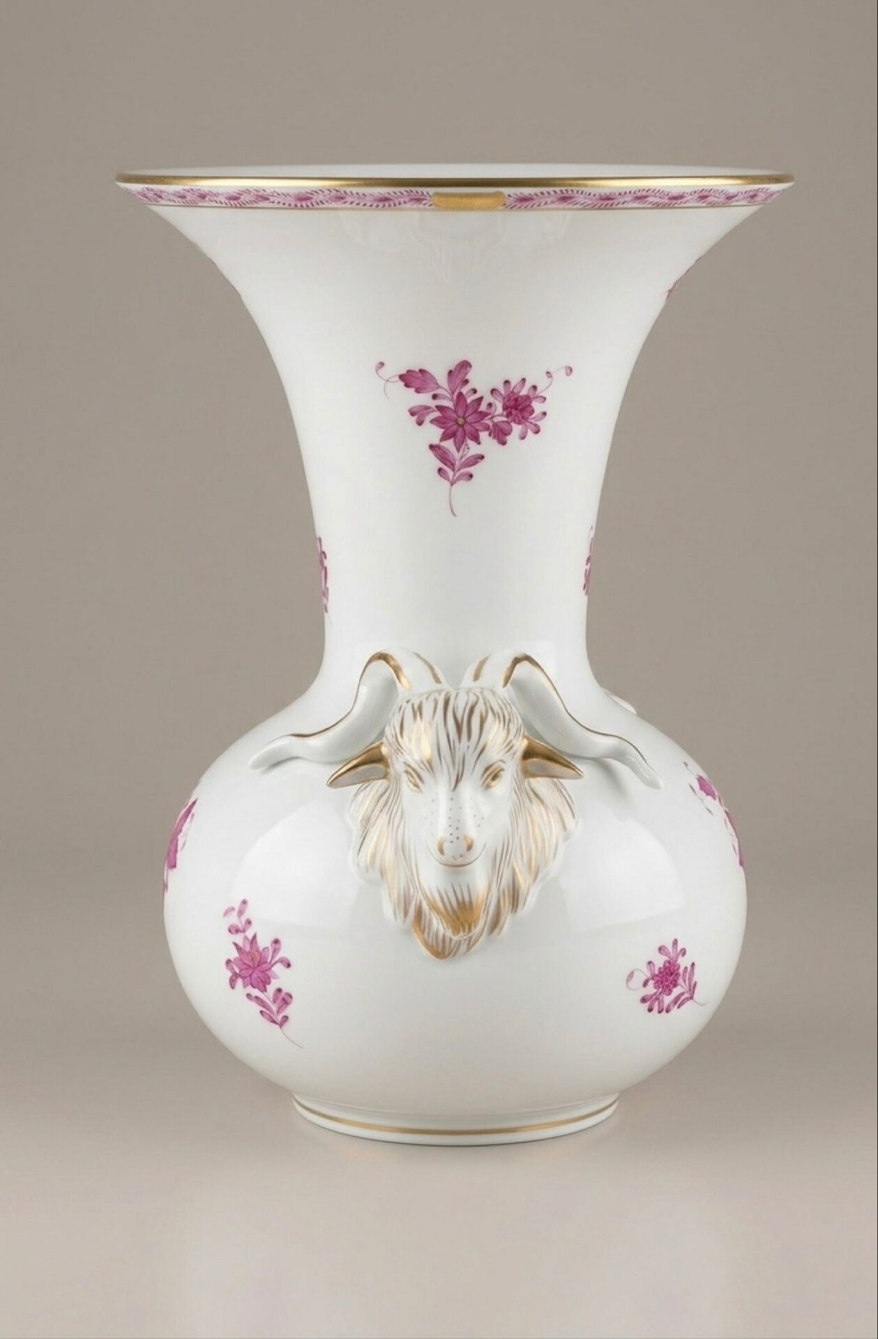 Decorative vase Herend Hungary - Apponyi Raspberry model - Adorned with a head