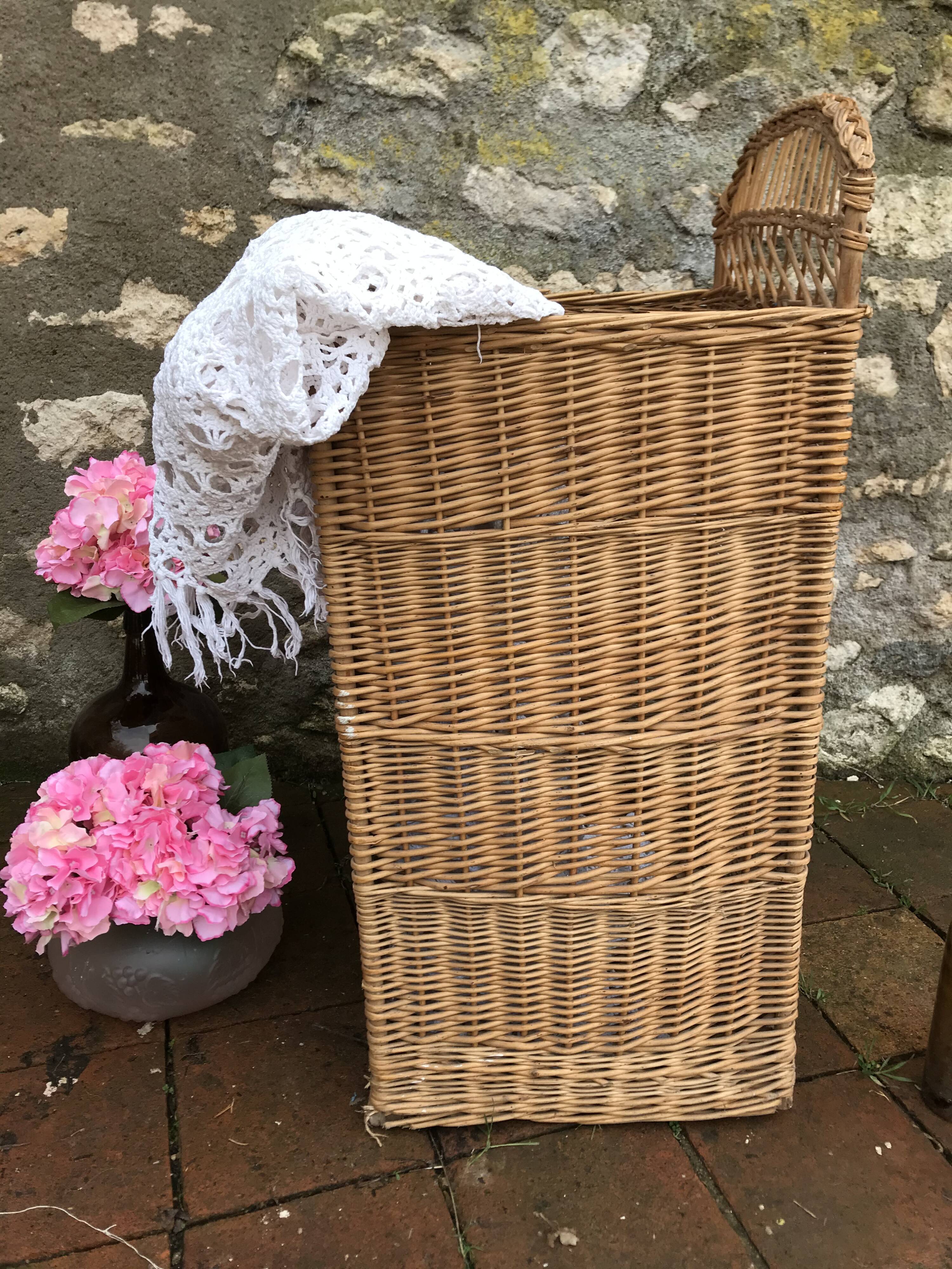 Vintage laundry pane