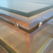 Table basse à double plateau en chrome et laiton