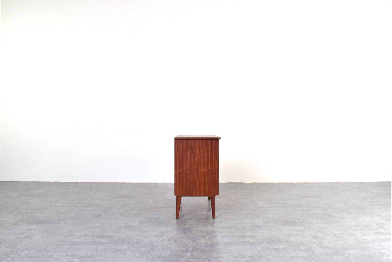 Commode danoise en teck du milieu du siècle, années 1960.