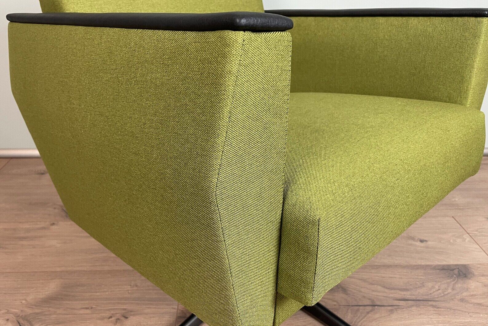 Restored vintage green swivel lounge armchair from 60's / mid century / upholseted / chair
