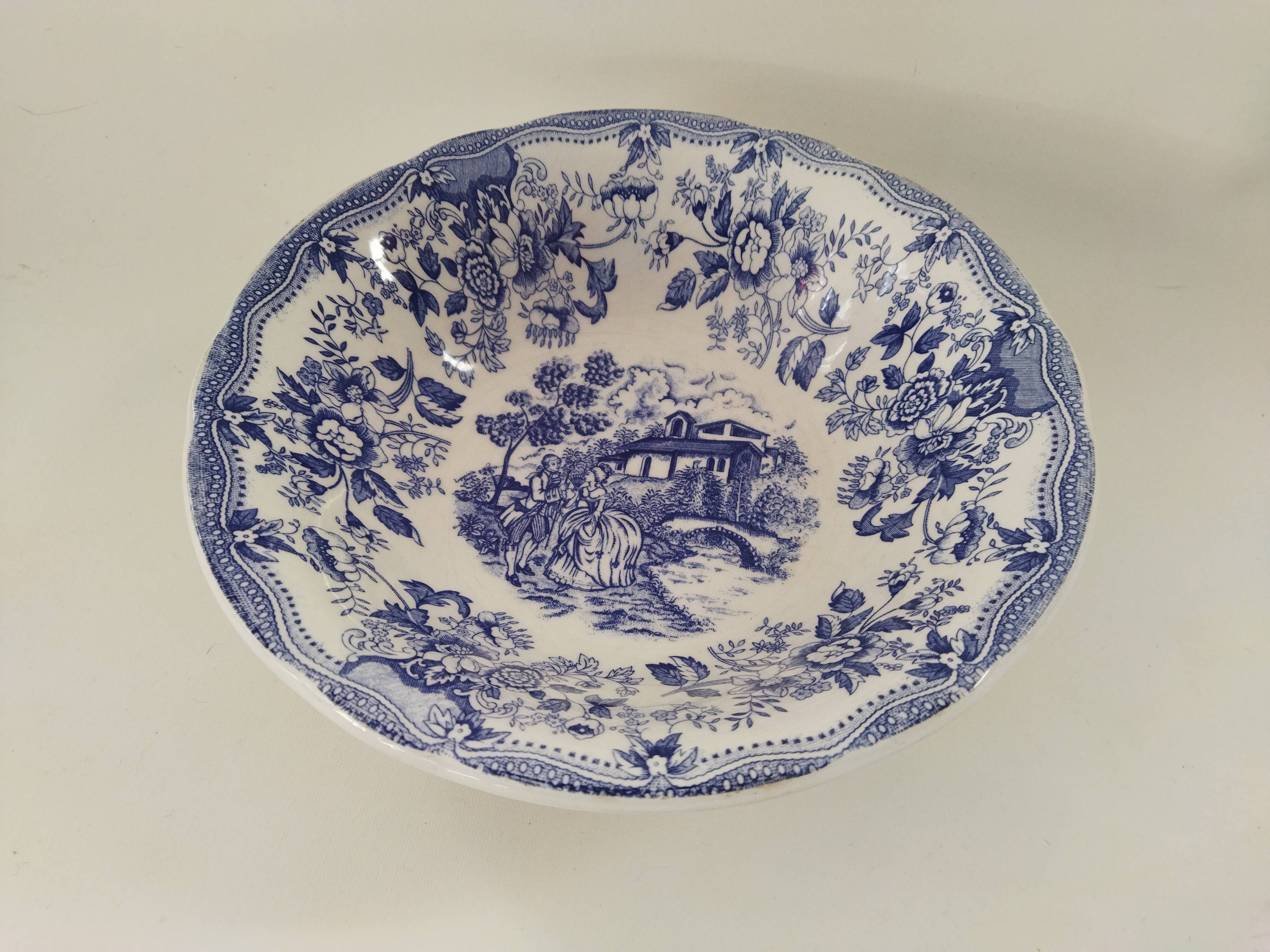 Plat creux bleu & blanc ironstone tableware c.p.
