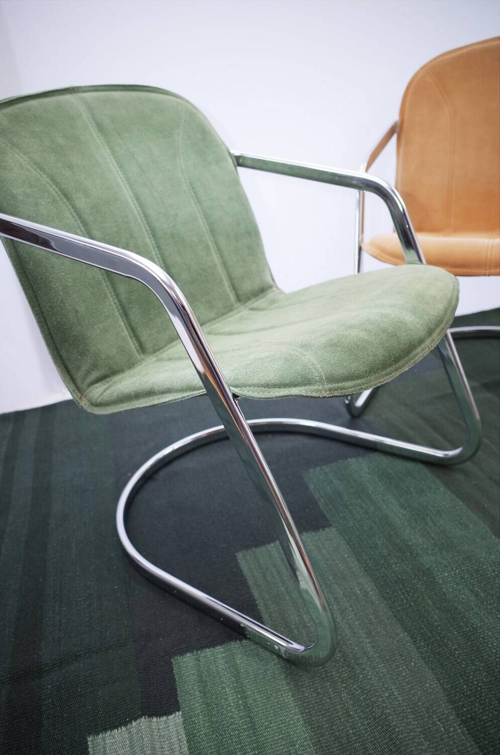 2 chaises vintage cantilever chrome