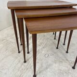 Tables gigognes scandinaves en teck du milieu du siècle, ensemble de 3