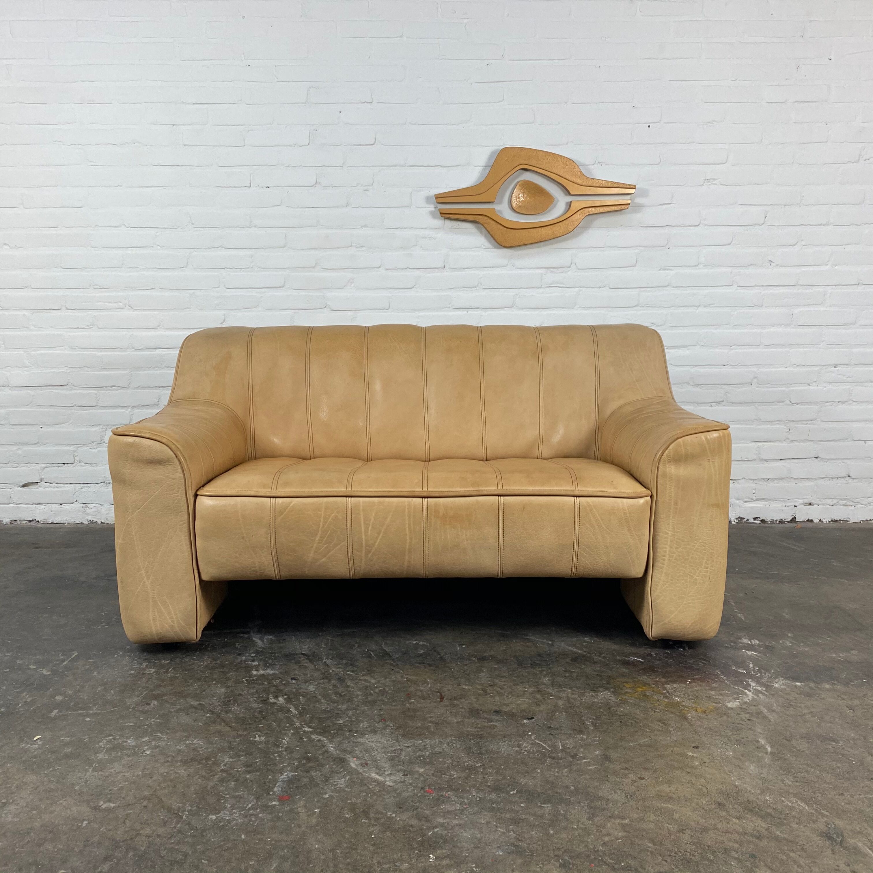 Swiss extendable 2-seater camel leather DeSede DS-44, 1970s.