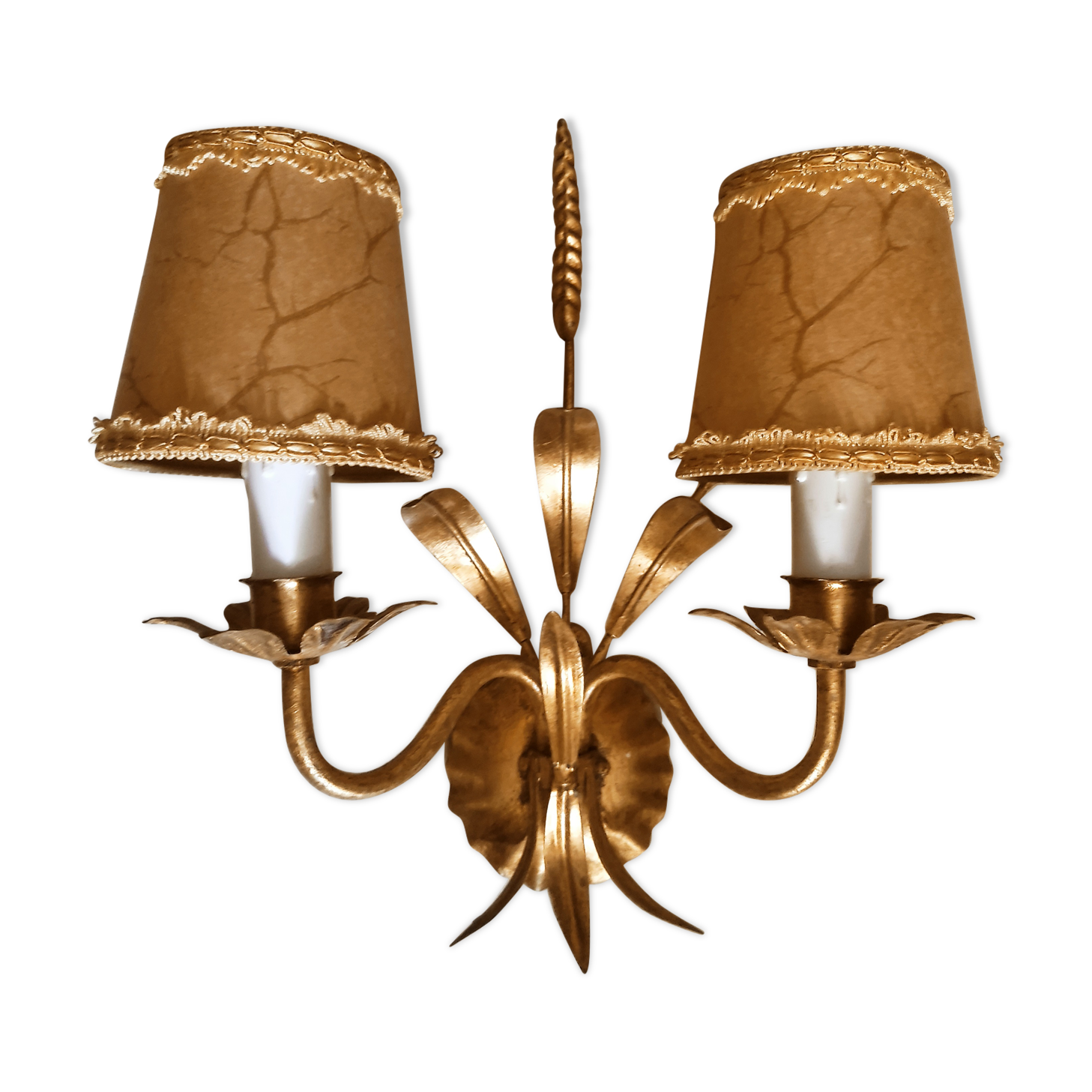Double wall lamp in golden metal ears of wheat