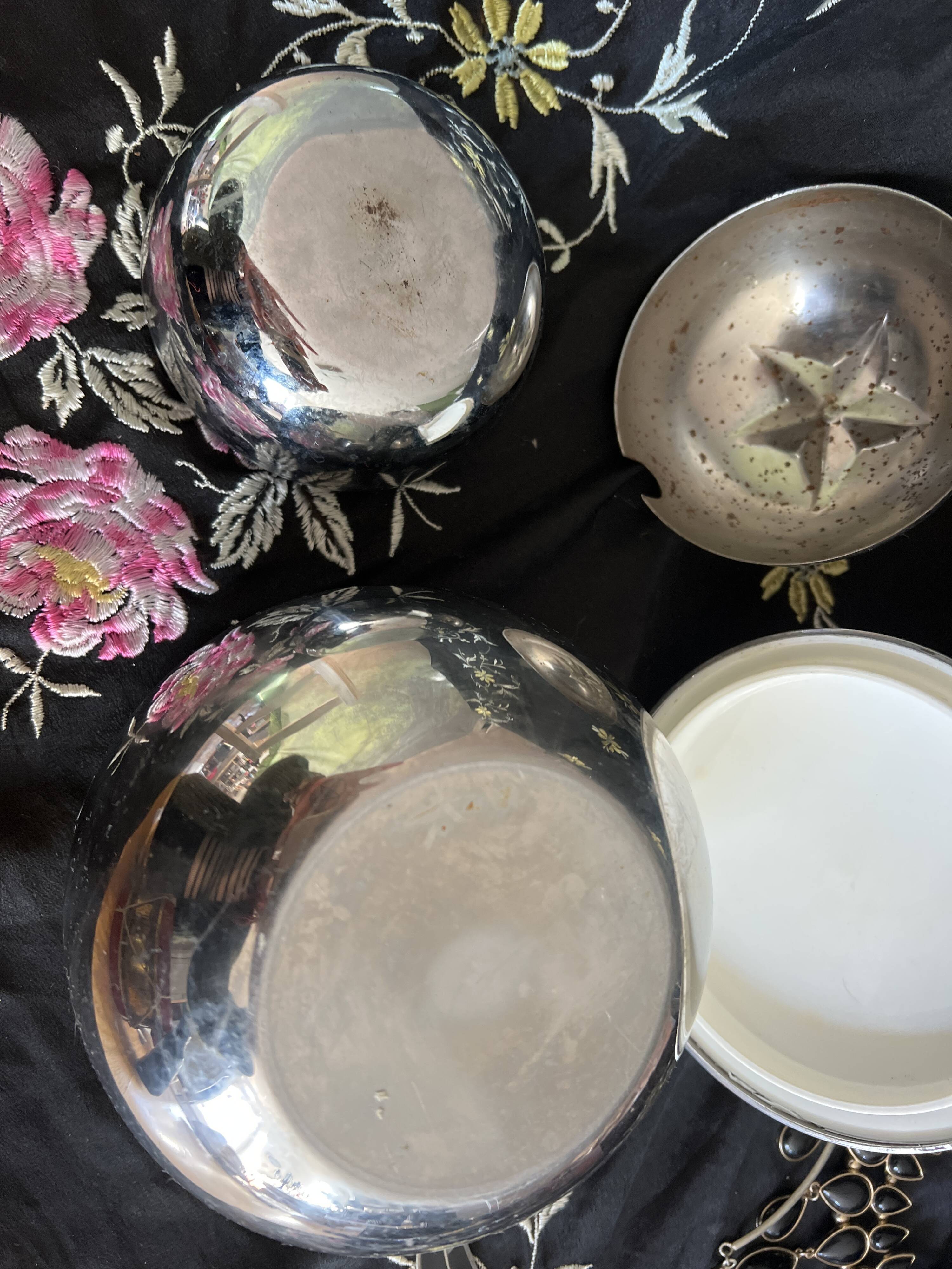 Ice bucket and sugar bowl