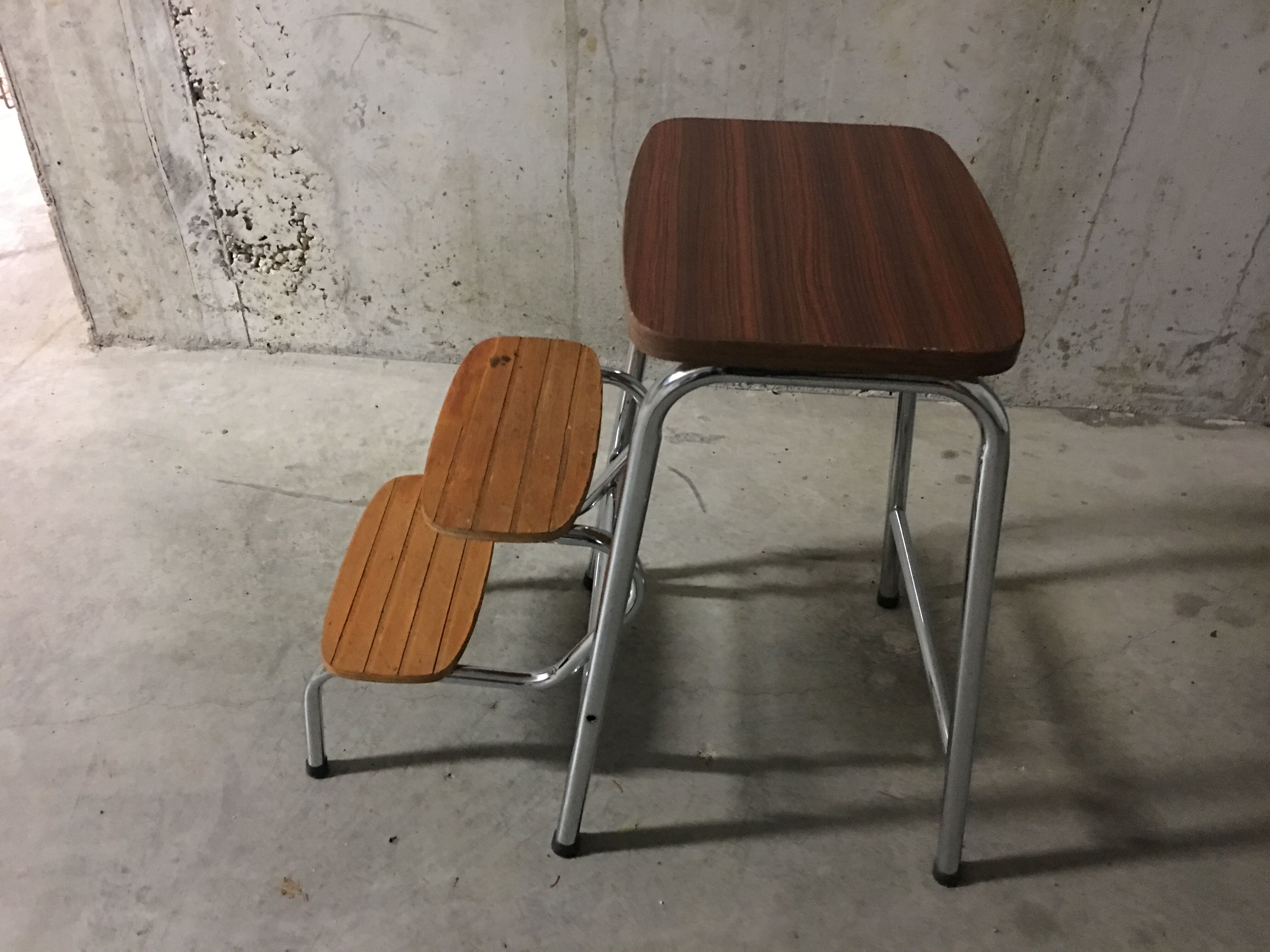Tabouret marche-pied en formica années 70