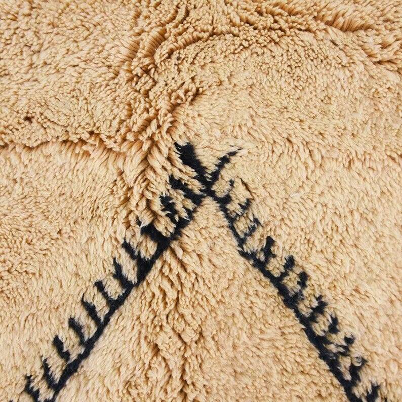 Traditional handmade Moroccan wool rug 250cmx150cm