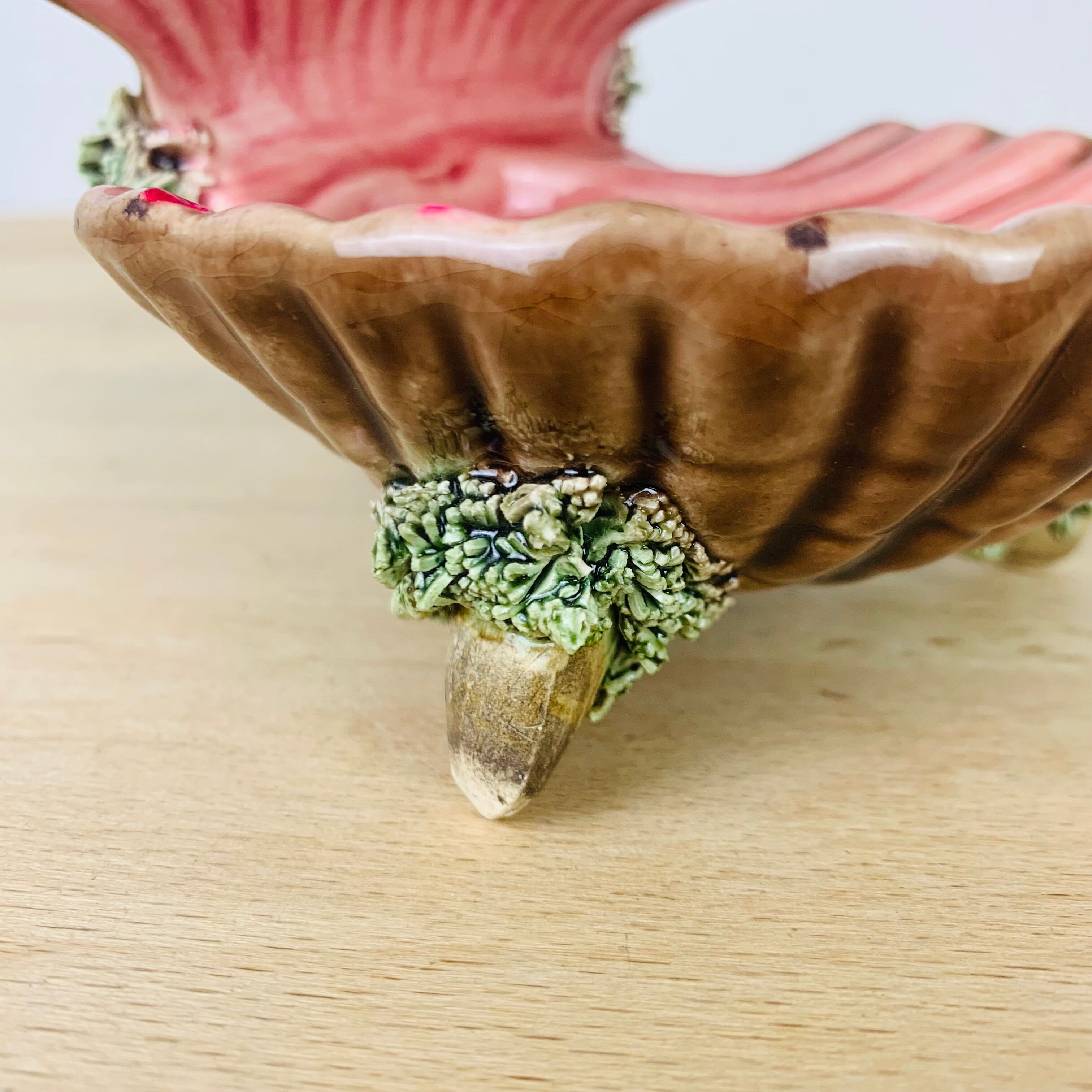 Empty pocket shell slip soap holder