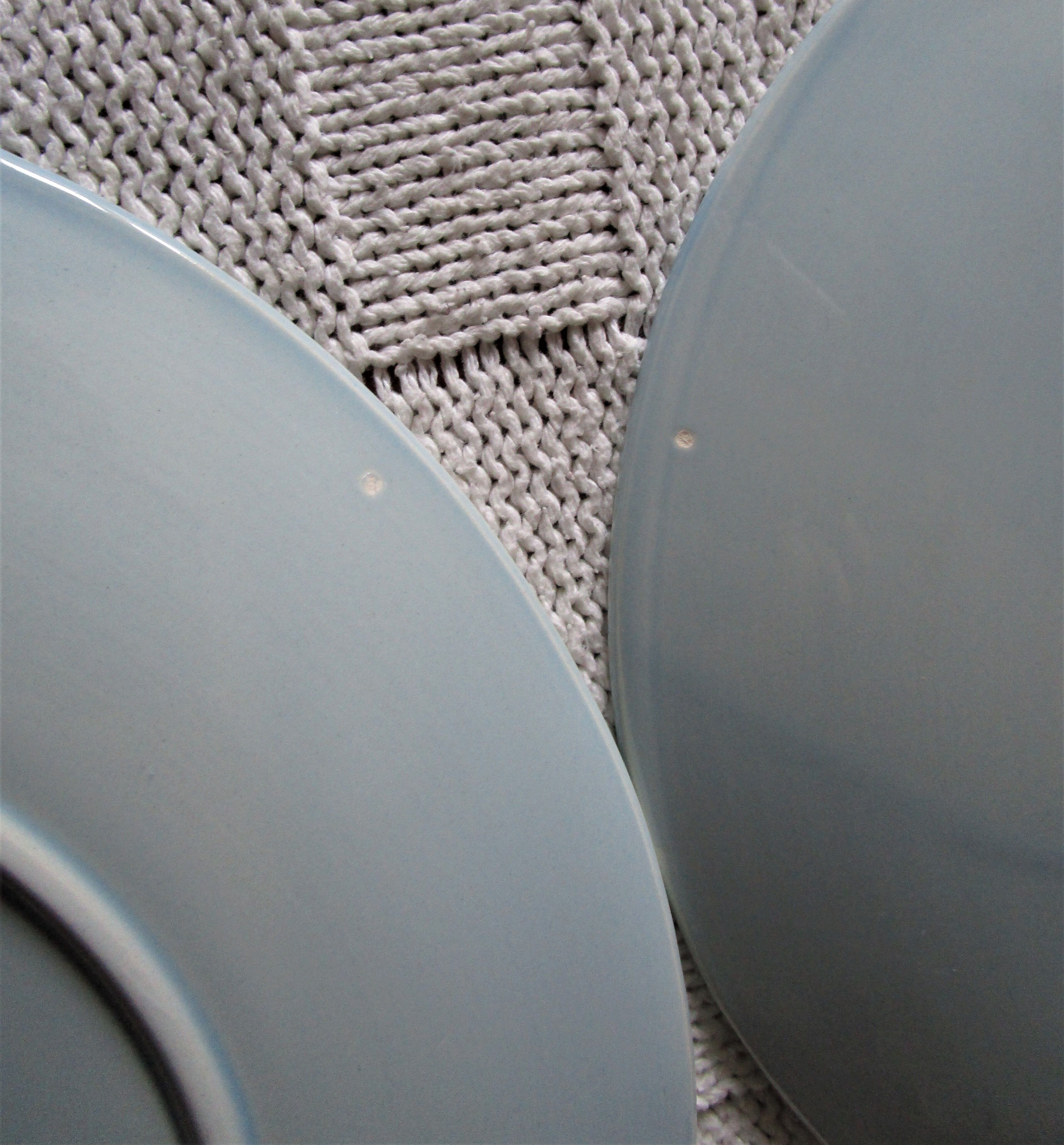 Six Pornic plates with fish and crayfish