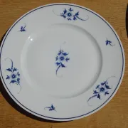 Fine Limoges porcelain dessert service: dish and 12 plates.