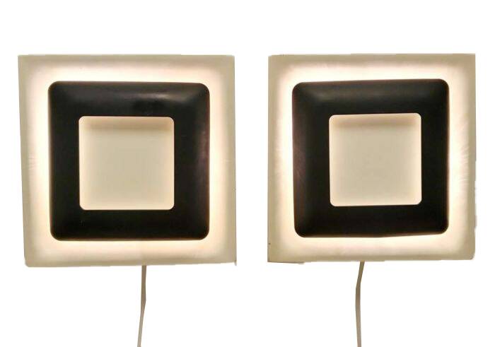 2 Doria wall lights
