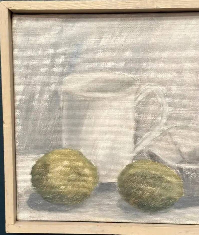 Original Swedish Oil on Canvas – “Jug, Bowl and Fruits” by Main Klarmo‑Kärred – Signed – 1961 – Vintage & Framed – 49×40.5 cm (19.3"×15.9")