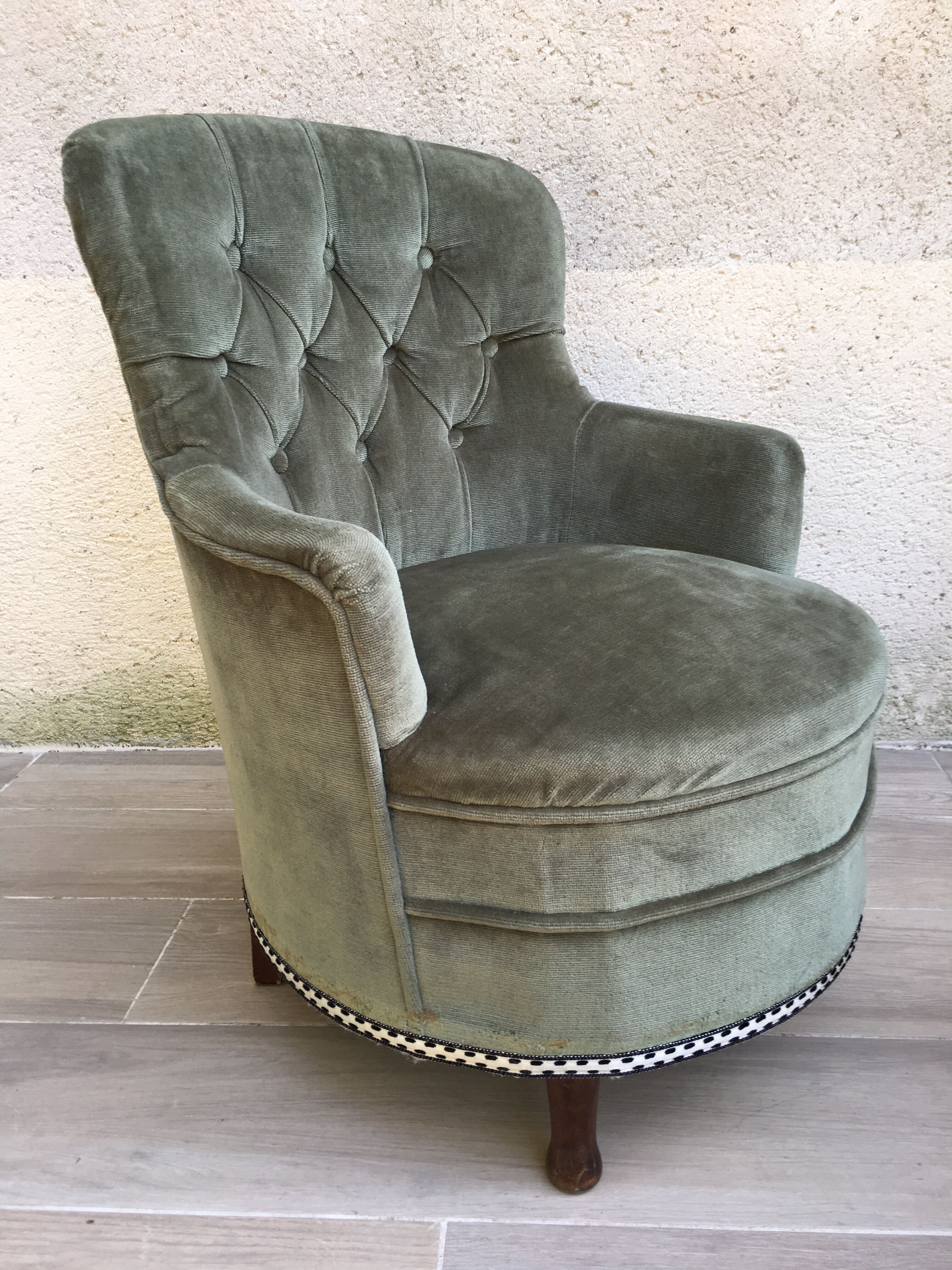 Velvet toad armchair