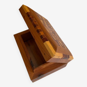 Boîte artisanale décorative en bois