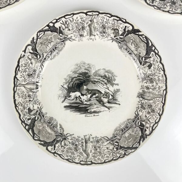 Trio d’assiettes anciennes Sarreguemines U&C décor chasse 1850 - XIXe siècle faïence noire La Biche Chamois Renard