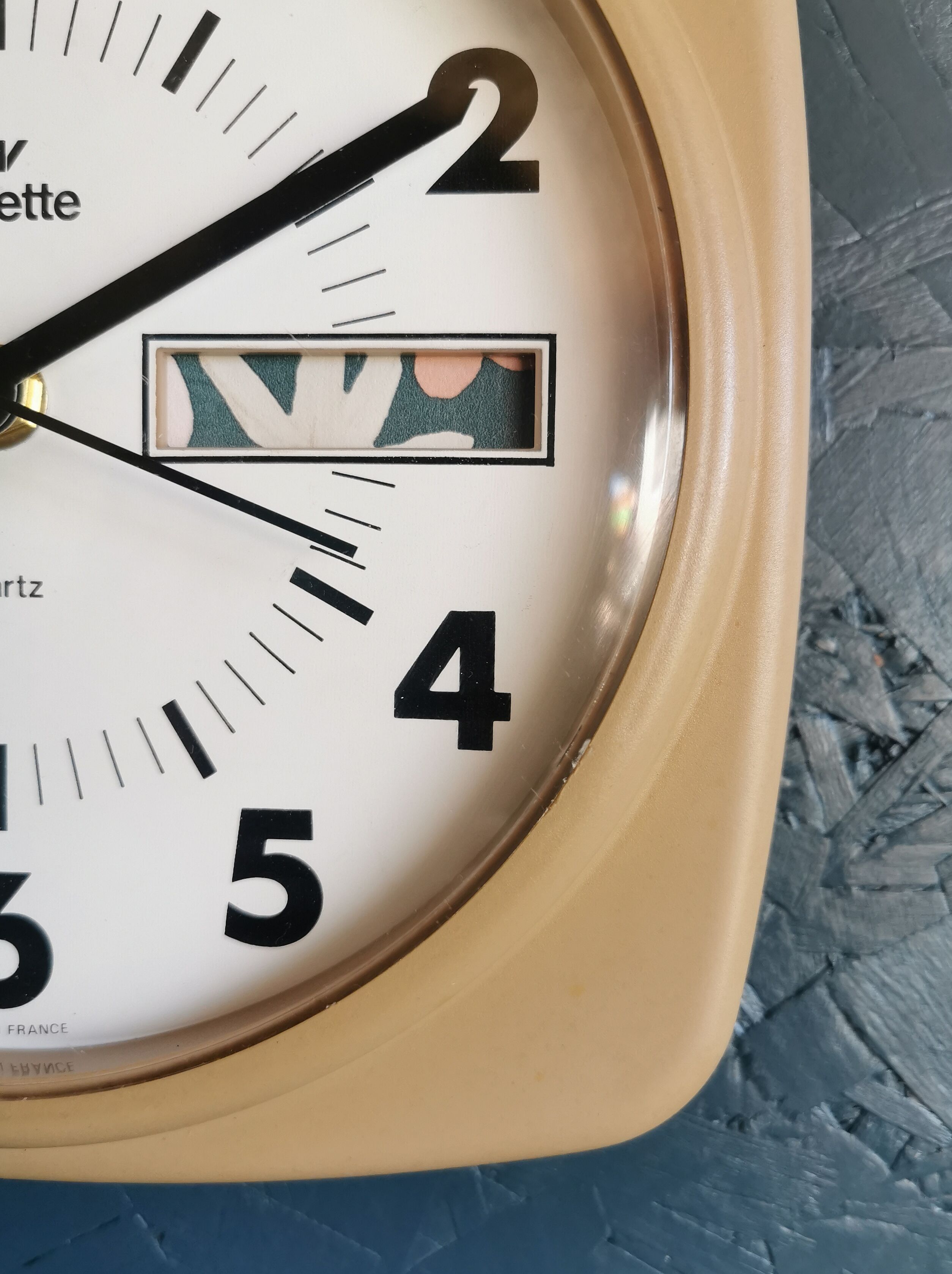 Vintage clock square silent wall clock "Mocha Spotlight"