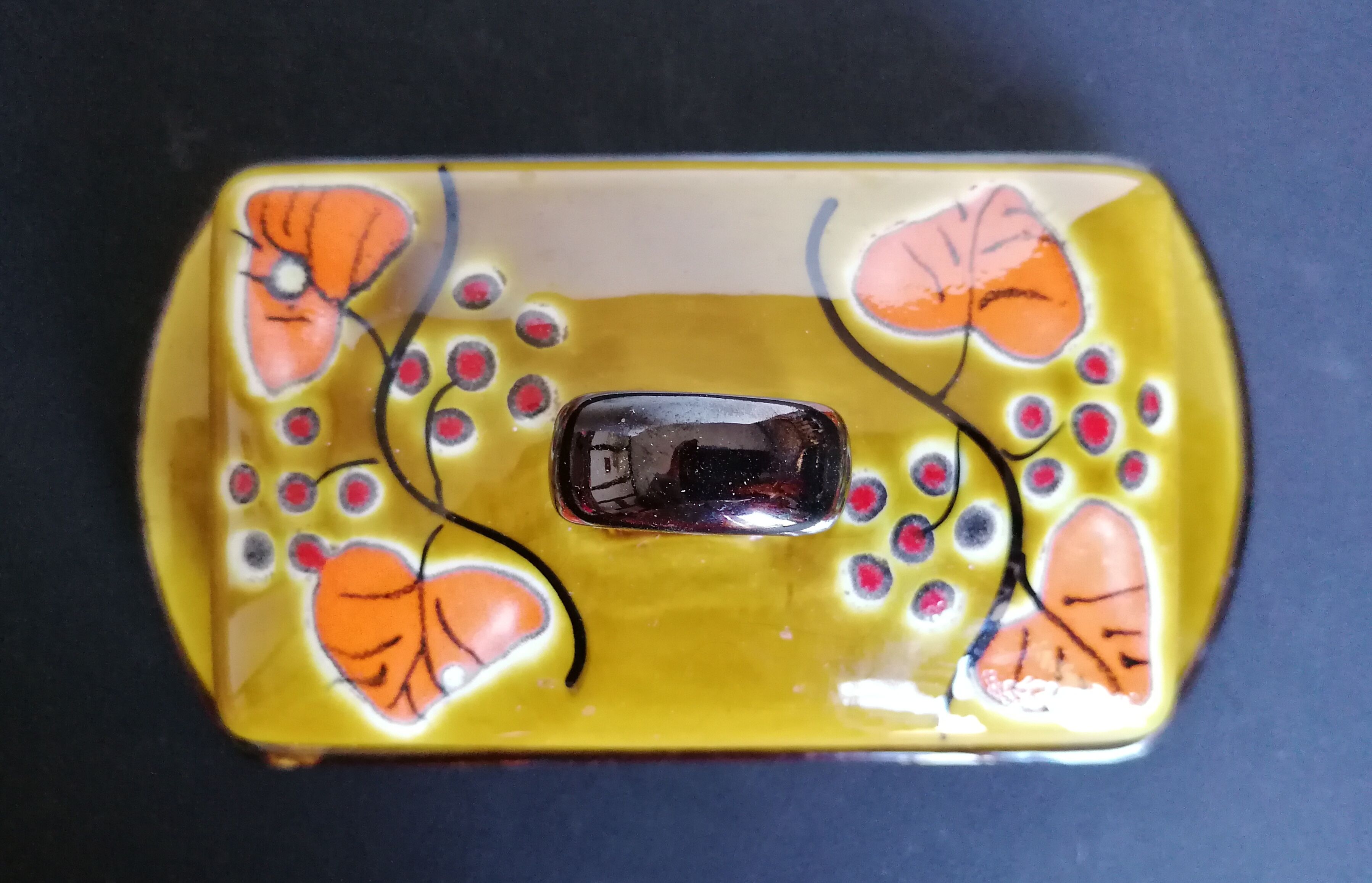 Butter maker in enamelled slurry